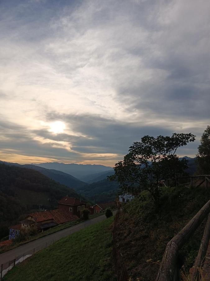 La Vallicuerra Миерес Екстериор снимка