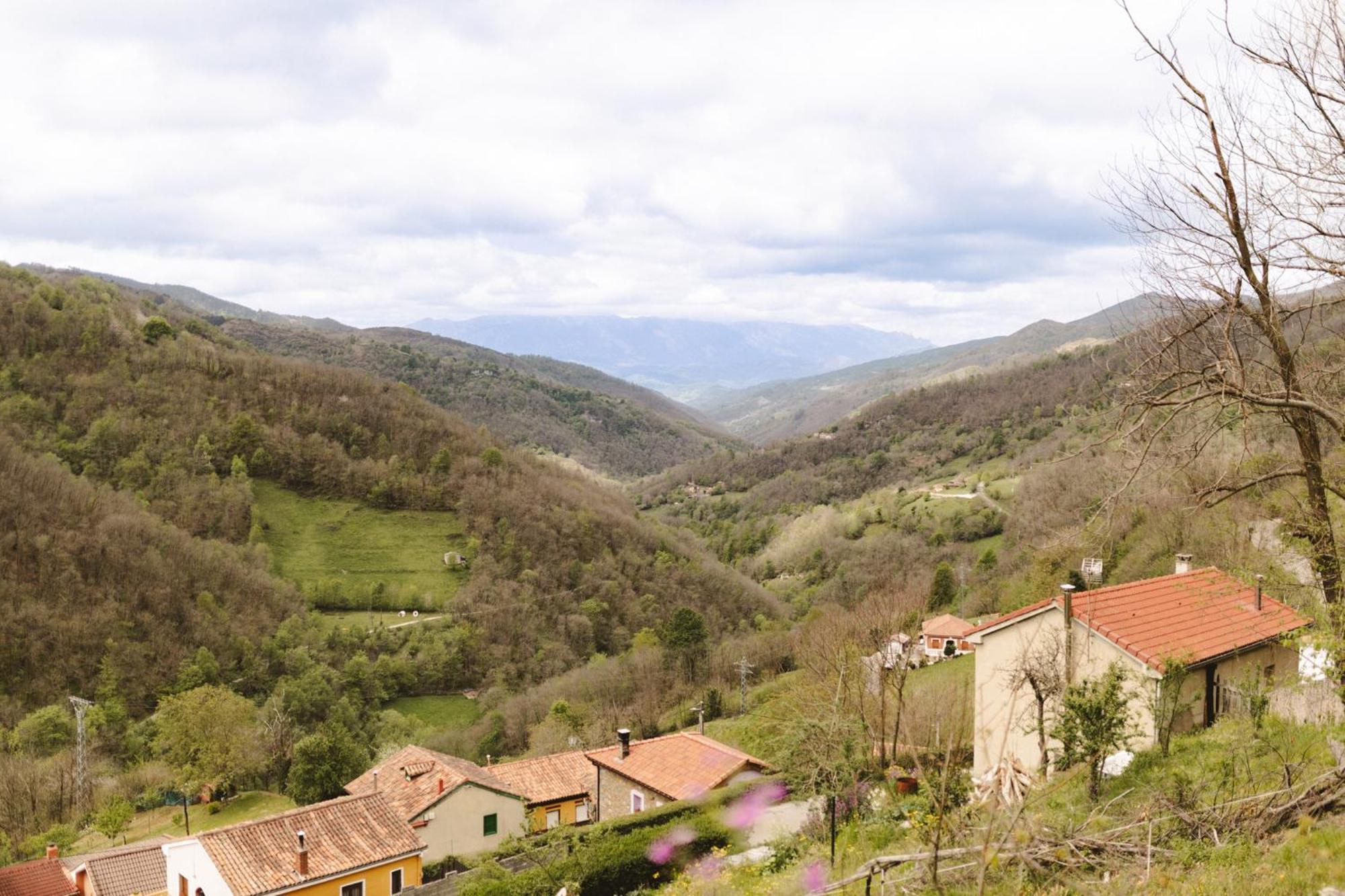 La Vallicuerra Миерес Екстериор снимка